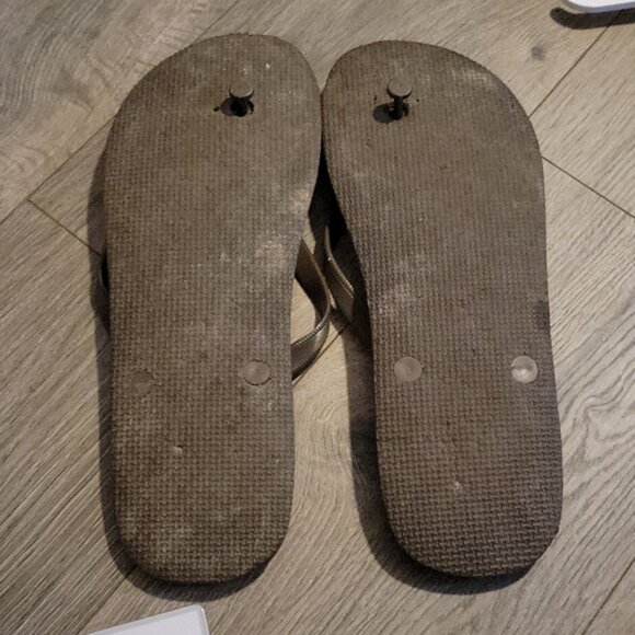 EUC OLD NAVY MEN'S FLIP FLOPS - Picture 2 of 2